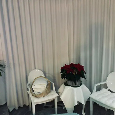 Apartament z prywatnym, krytym basenem-2